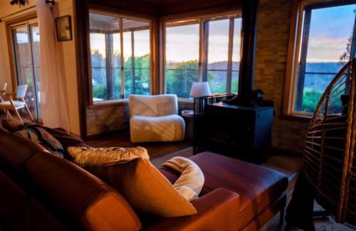 Dargan House | Idyllic Nunyara: Mountain Views & Nature Awaits You