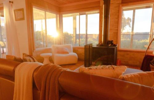 Dargan House | Idyllic Nunyara: Mountain Views & Nature Awaits You