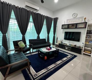Bota House | Ideal Nurasyura Puncak Homestay: Pet & Child Friendly Stay