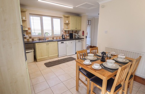 North Somercotes Cottage | Pet-Friendly Nursery Cottage with Garden in North Somercotes