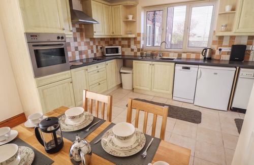 North Somercotes Cottage | Pet-Friendly Nursery Cottage with Garden in North Somercotes