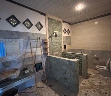 Mushroom Bay Hotel | Oceanfront Retreat at Nusa View - Hakuna Matata, Rated 9.5