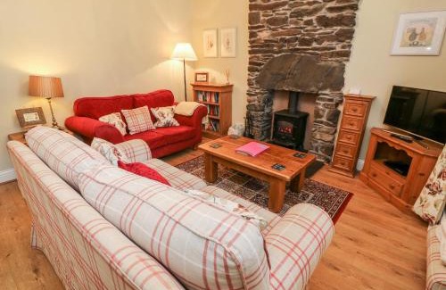 Bowness-on-Windermere House | Pet-Friendly Nutkin Cottage: 4-Star Stay with High Ratings