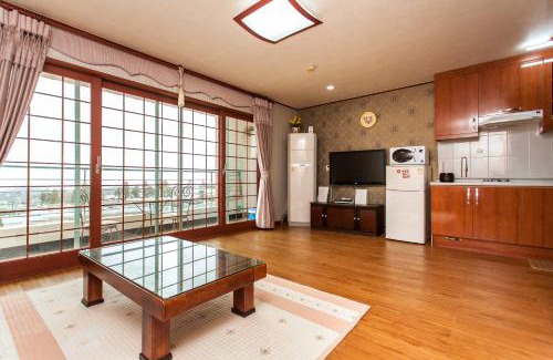 Jungmun House | Unmatched Nuyoungnayoung Pension: Perfect for Families