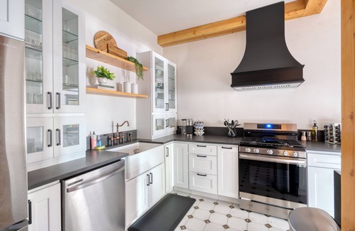 Nob Hill House | NW 23rd Luxury | Walk to Shops, Cafés & More