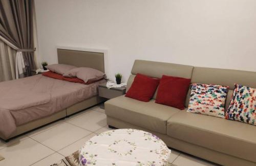 Bangi Sentral Apartment | Cozy NW Studio @ EVO SOHO Bangi with WiFi & Netflix