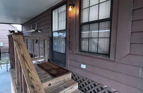 Plantation Island Cabin | Cozy Wood Cabin with Private Dock and Pool Access