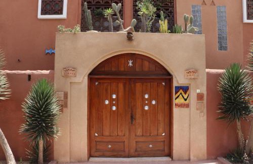 Yof Bed & Breakfast | Nyéléni Maison Sahel: Beachfront Bliss with Pool Access