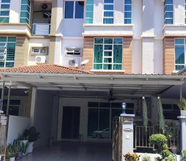 Kampung Shee Tan Apartment | Inviting Nyaman Sweet Home - Rated 10/10 & Child Friendly
