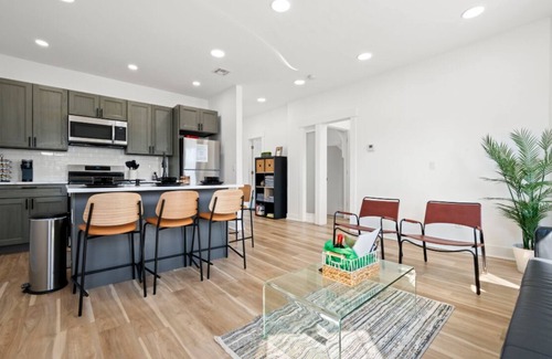 Fair Lawn Apartment | NYC Access 4BR Duplex Sleeps 10, Free Parking