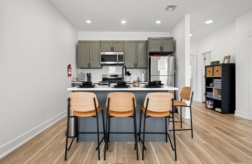 Fair Lawn Apartment | NYC Access 4BR Duplex Sleeps 10, Free Parking