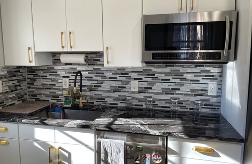 The Heights Apartment | Urban Retreat: 2 BR Apt with Parking & Outdoor Oasis