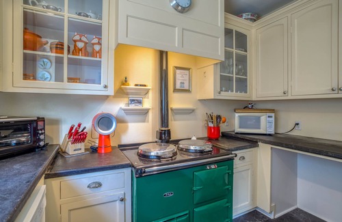Newport House | Victorian Escape with Ocean Views and Beach Access