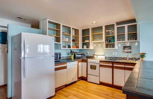 Newport Condo | Ocean View Retreat at Nye Beach with Fantastic Amenities