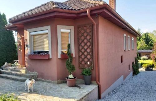 Balassagyarmat House | Discover Nyirjes Vendégház: 4-Star Oceanfront Escape