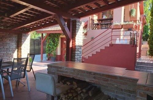 Balassagyarmat House | Discover Nyirjes Vendégház: 4-Star Oceanfront Escape