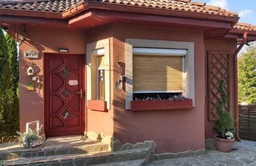 Balassagyarmat House | Discover Nyirjes Vendégház: 4-Star Oceanfront Escape