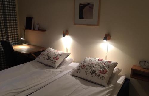 Norra Nynashamn Hotel | Discover Nynäsgården Hotell & Konferens: Pet-Friendly Stay