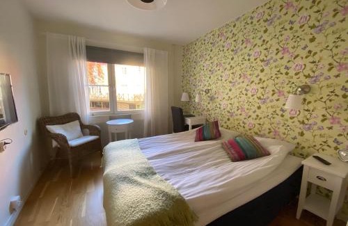 Norra Nynashamn Hotel | Discover Nynäsgården Hotell & Konferens: Pet-Friendly Stay