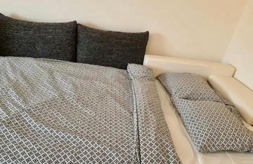 Nyon Apartment | Budget-Friendly Stay at Nyon Gare, Centre for Travelers