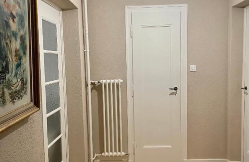 Nyon Apartment | Budget-Friendly Stay at Nyon Gare, Centre for Travelers