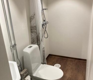 Kolmarden House | Nyrenoverad liten stuga i Marmorbruket