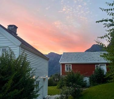 Aurland House | Nyrestaurert hus fra 1700-tallet