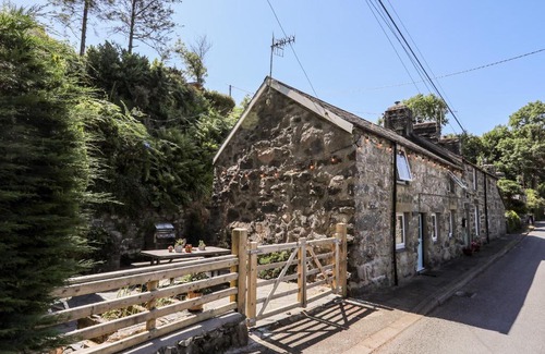 Harlech House | Experience Nyth Bran: 4-Star Ocean View & Pet Friendly