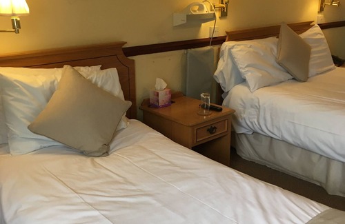 Ely House | Explore Nyton Hotel: Family-Friendly with Dining Options