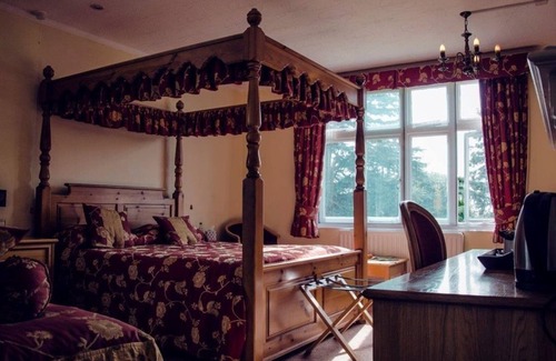Ely House | Explore Nyton Hotel: Family-Friendly with Dining Options