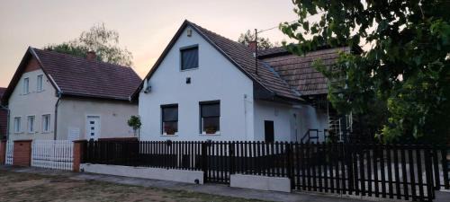 Kiskunmajsa Apartment | Nyuszis Vendégház