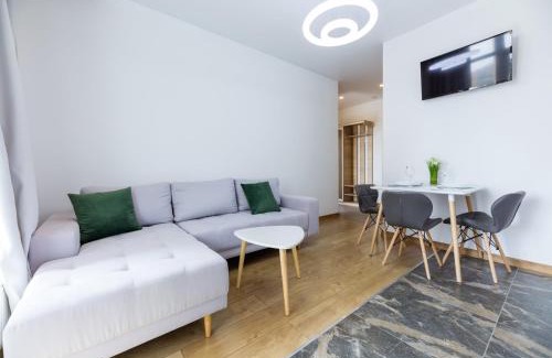 Svyatoshyns'kyi District Apartment | Elegant Nyvky-Park Studio: 4-Star Family-Friendly Retreat