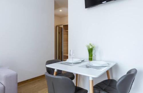 Svyatoshyns'kyi District Apartment | Elegant Nyvky-Park Studio: 4-Star Family-Friendly Retreat