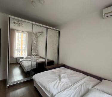 Svyatoshyns'kyi District Apartment | Nyvky Park- Balcony and Bath 64