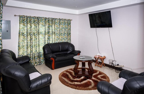 Buccoo Villa | Discover Nzingha's Villa: 4-Star Stay with Pool Access