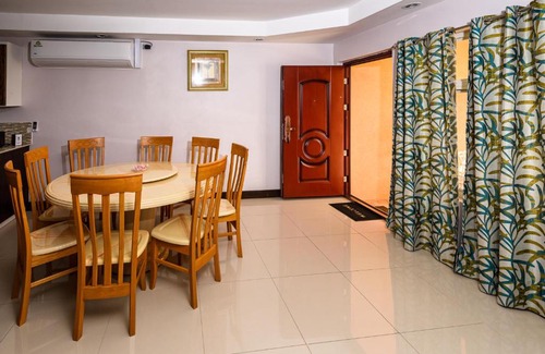 Buccoo Villa | Discover Nzingha's Villa: 4-Star Stay with Pool Access