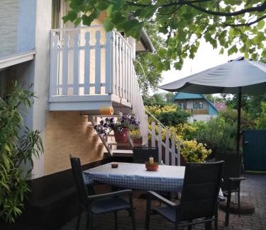 Szantod Apartment | Oázis Apartman: Top-Rated Getaway with Family-Friendly Amenities