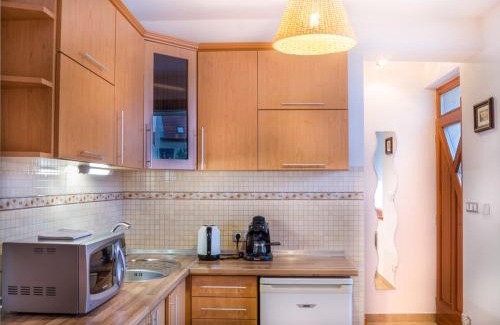 Morahalom Apartment | Guest Rated 10/10: Oázis Apartmanok with Hot Tub & Family Fun