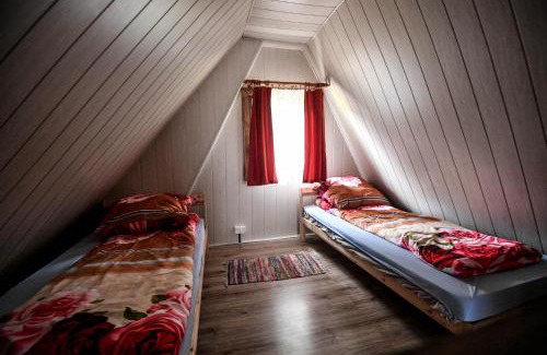 Krasnobrod Cabin | Delightful Ośrodek Pszczółka Krasnobród with Ocean View