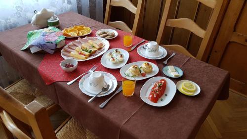 Mostowice Resort | Relax at Ośrodek Wypoczynkowy "Hotel Korona" with Pool & Pets