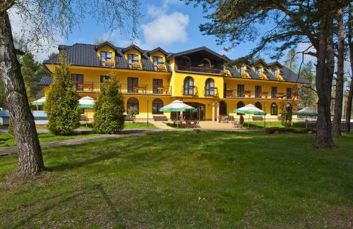 Rozewie Resort | Family-Friendly Getaway at Ośrodek Zacisze with Pool