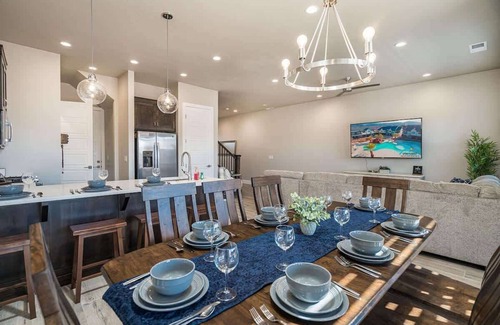 Washington County House | Discover Two Homes with Private Pool & Hot Tubs Near Pickleball