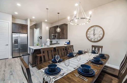 Washington County House | Discover Two Homes with Private Pool & Hot Tubs Near Pickleball