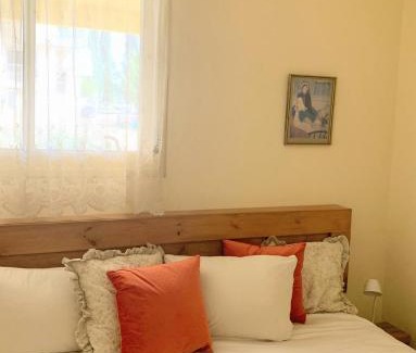 Dafna Apartment | Experience O&B Hospitality: Family-Friendly Stays Await