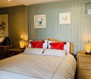 Caherdaniel Apartment | Beach Cove Retreat: O' Carroll's Cove with Restaurant & 9.3/10