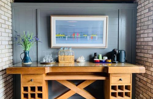 Caherdaniel Apartment | Beach Cove Retreat: O' Carroll's Cove with Restaurant & 9.3/10