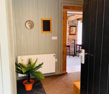 Caherdaniel Apartment | Beach Cove Retreat: O' Carroll's Cove with Restaurant & 9.3/10