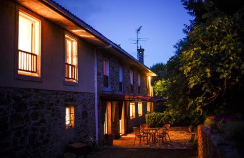 Santiago de Compostela Villa | Discover O Casal das Árbores: Pet-Friendly Retreat Awaits