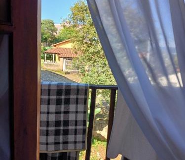 Olimpio Noronha Cabin | Budget-Friendly Stay at O CHALÉ with Breakfast & Kitchen