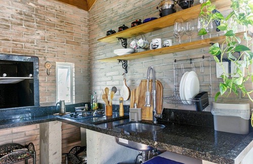 Rancho Queimado Ski Chalet | Relax at O Chale Encantado: Family & Pet-Friendly Escape